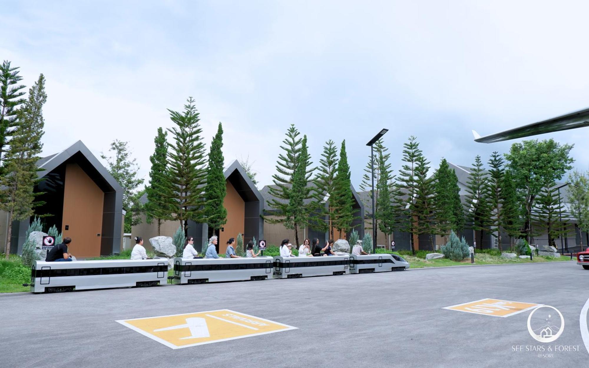 See Stars & Forest Resort Amphoe Sawang Daen Din Exterior photo