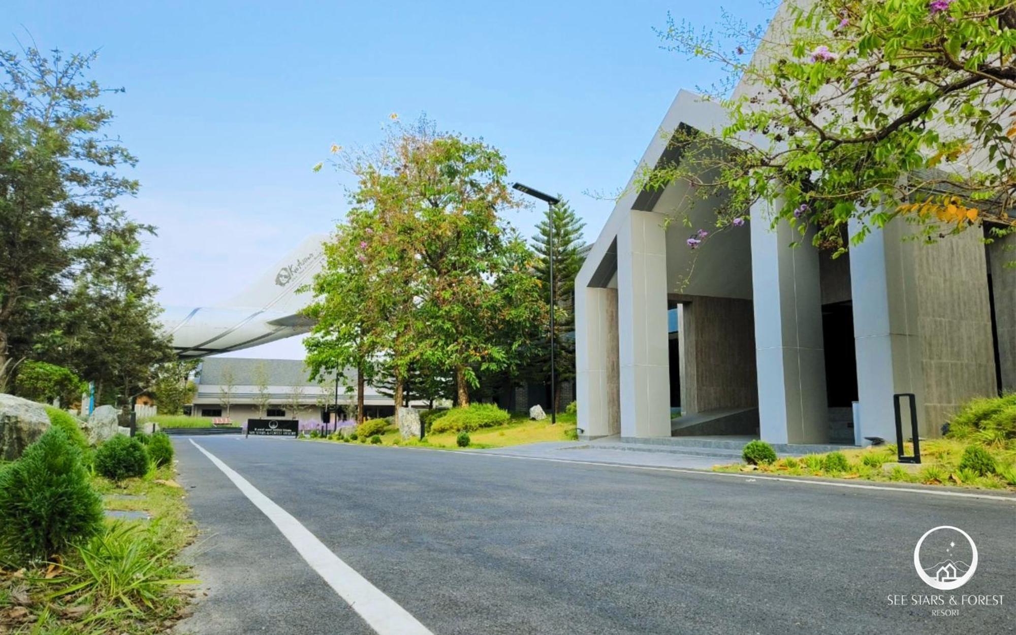 See Stars & Forest Resort Amphoe Sawang Daen Din Exterior photo